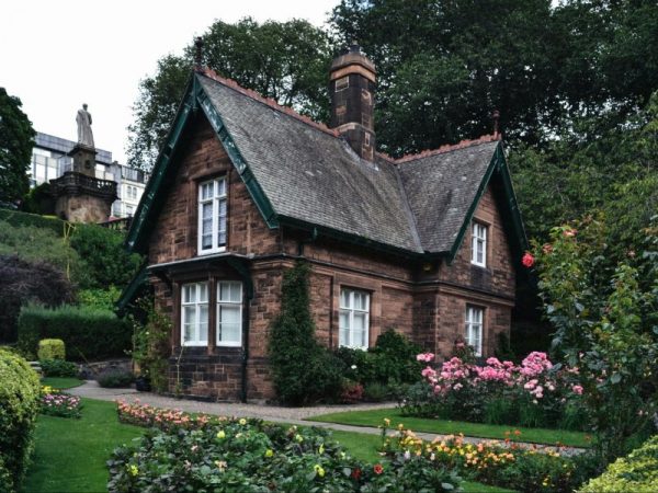 Pressure Washing vs. Soft Washing