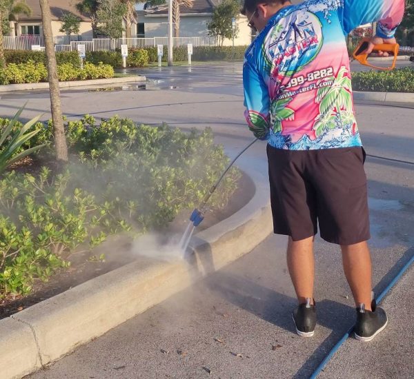 House Washing in Vero Beach